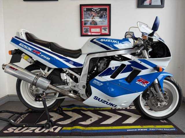 Suzuki GSXR750 SLINGSHOT Sports Bike Petrol White/blue